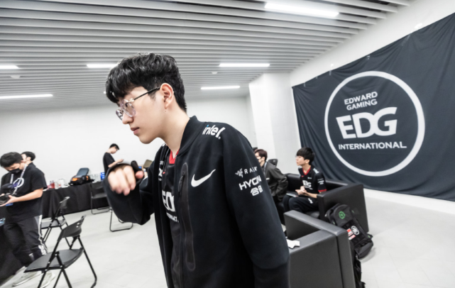 亚历山大 亚历山大